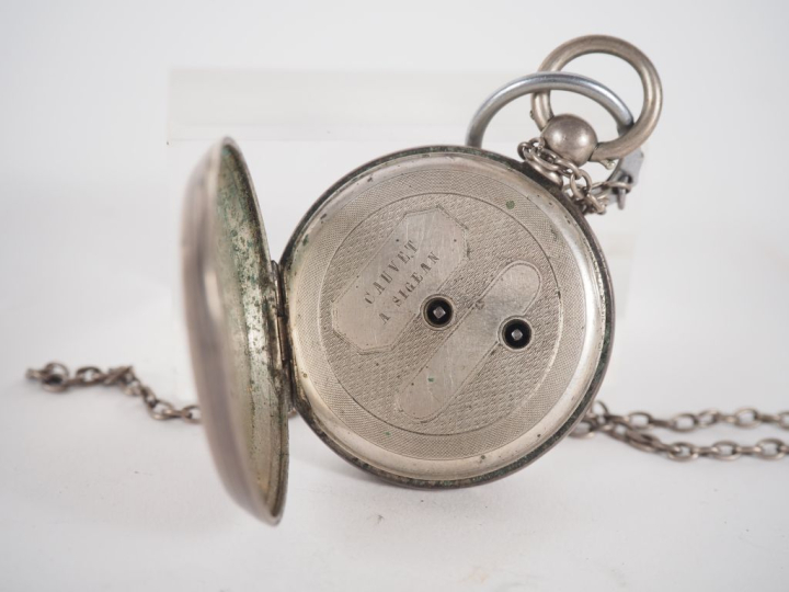 4 différentes montre de gousset, une en argent, cadrans émaillés. Diam
