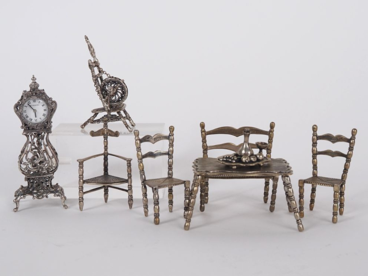 Ensemble mobilier miniature en argent 925 et argent 800 comprenant hui
