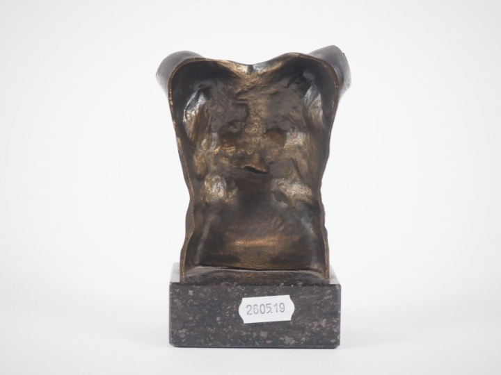 Igor MITORAJ. "Armour (cuirasse)" Sujet en bronze signé et numéroté. H