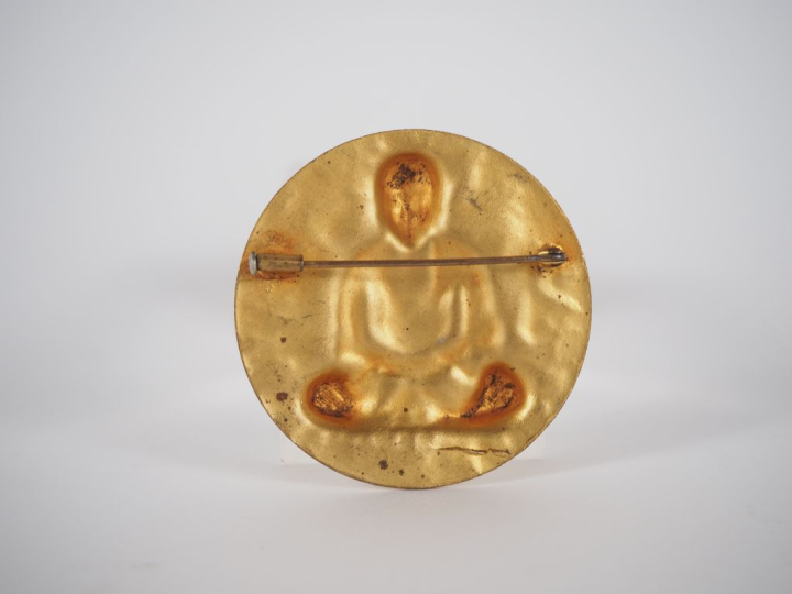 Broche de style extrême-orient à décor émaillé et doré figurant une di