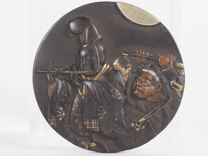 Broche japonaise XIXème en bronze double patine et rehaussée d'or à dé