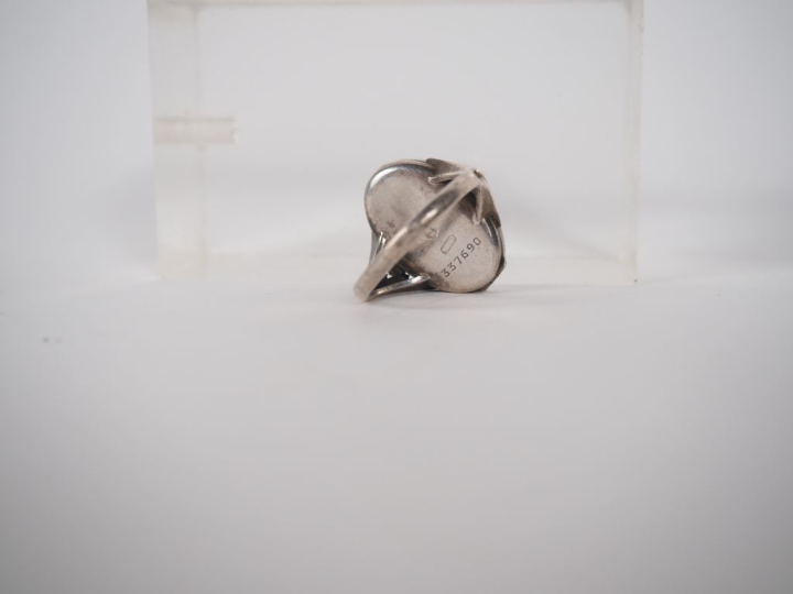 Bague de style Art Déco en argent bas-titre, ornée d'un cadran de mont