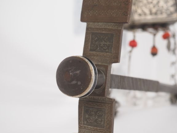 Marteau casse-sucre Afrique du nord en bronze à décor de motifs géomét