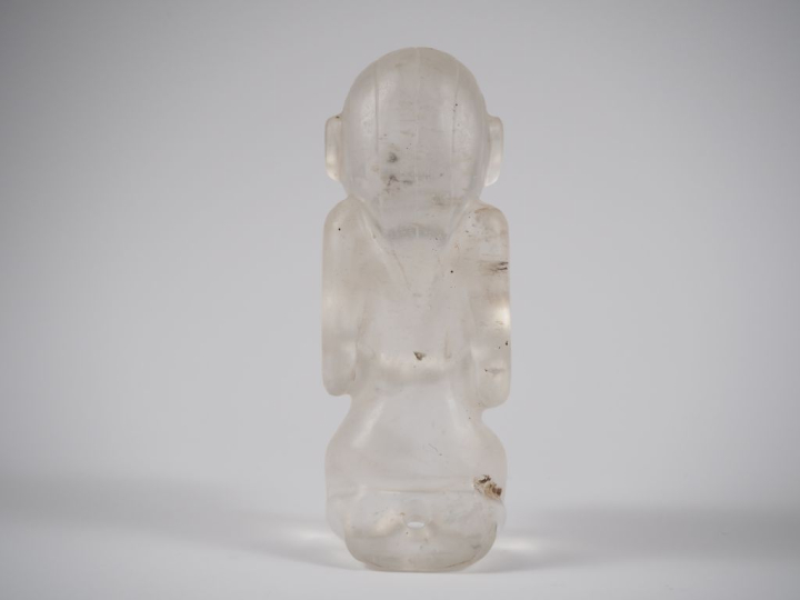 Sculpture africaine en pâte de verre à l'imitation du cristal de roche