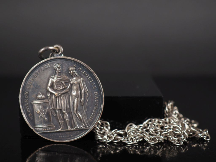 Médaille en bronze argenté figurant Napoléon et Louise d'Autriche de p
