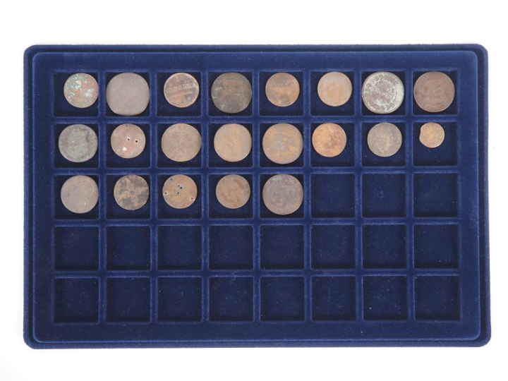 Collection de 100 pièces anciennes.