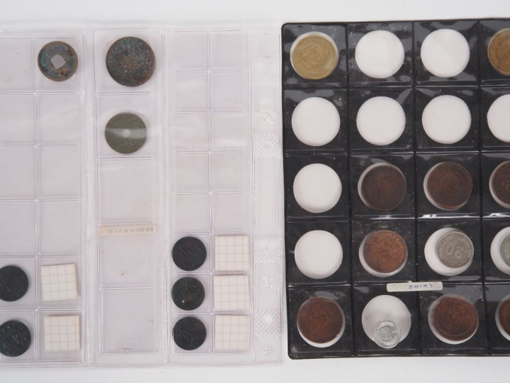 Collection de 20 pièces de monnaie étrangère.