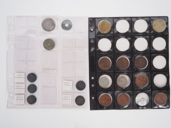 Collection de 20 pièces de monnaie étrangère.