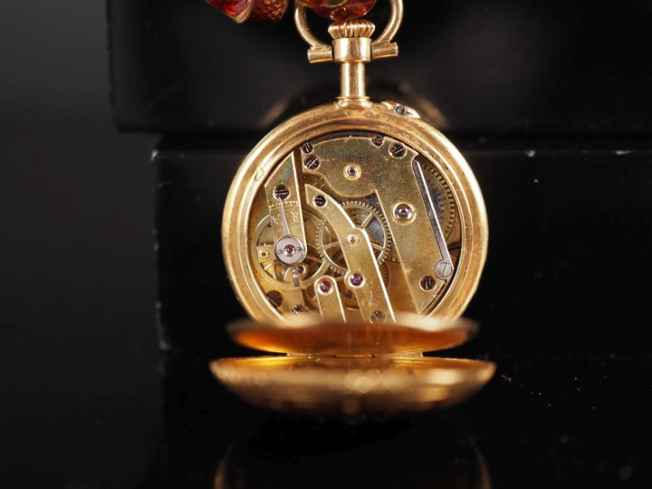 Ravissante montre de col Napoléon III et une broche en or jaune 750.  