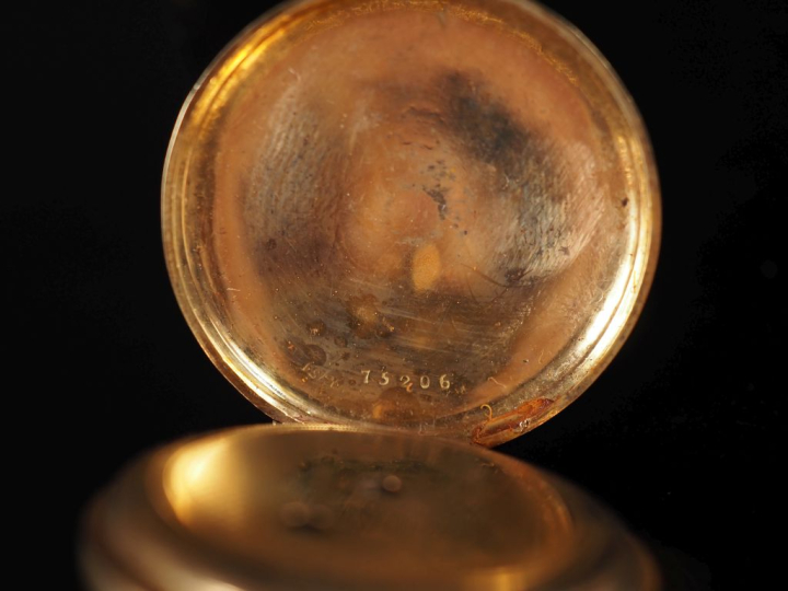 RETOURET Fct, Paris N°75206 Montre de col Napoléon III en or jaune, à 