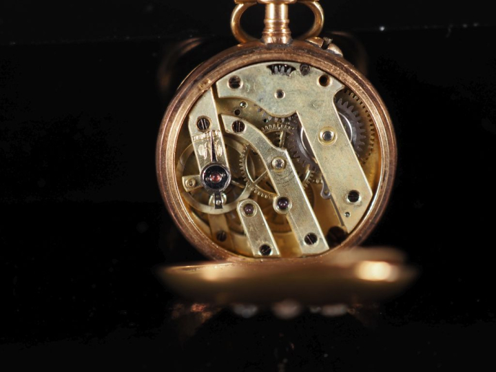 Ravissante montre de col Napoléon III en or jaune 750.  Cadran à chiff