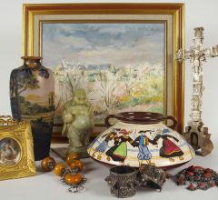 Acheter aux enchères BELLE BROCANTE : BIBELOTS - LIVRES ANCIENS ET MODERNES - BIJOUX FANTAISIE - MOBILIER - TABLEAUX