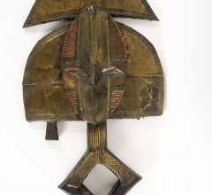 Acheter aux enchères TABLEAUX, MOBILIER ET OBJETS D'ART, ARTS PREMIERS, NUMISMATIQUE, POUPÉES