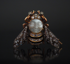 Acheter aux enchères BIJOUX ANCIENS ET MODERNES - BOITES EN OR - ARGENTERIE XVIIIème, XIXème et XXème.
Collection de Madame X.
